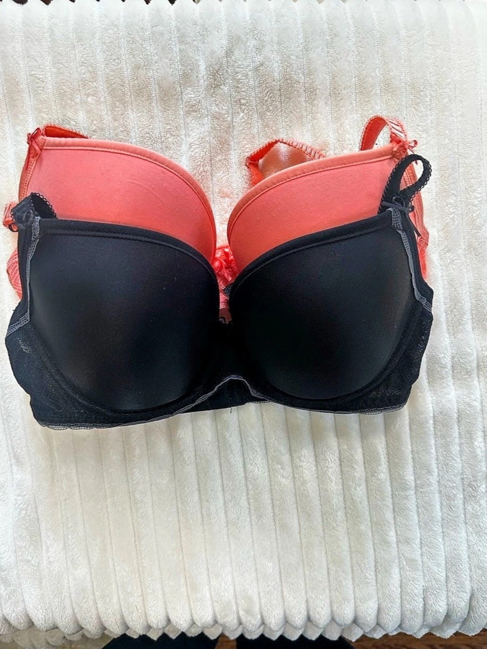 2 Freya Plunge Bras 30DDD Coral & Black EUC